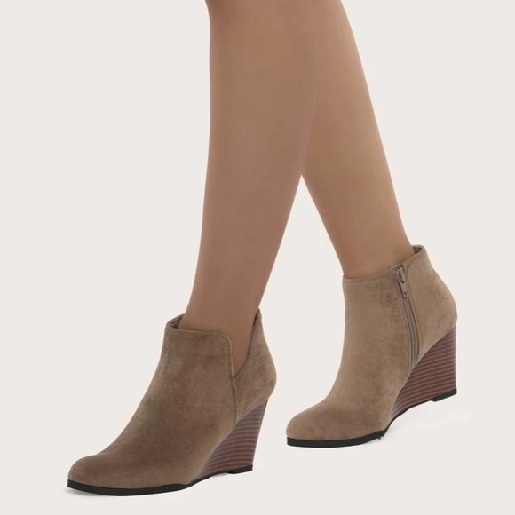 EMERY ROSE Suede Minimalist Wedge Booties - Picture 2 of 6